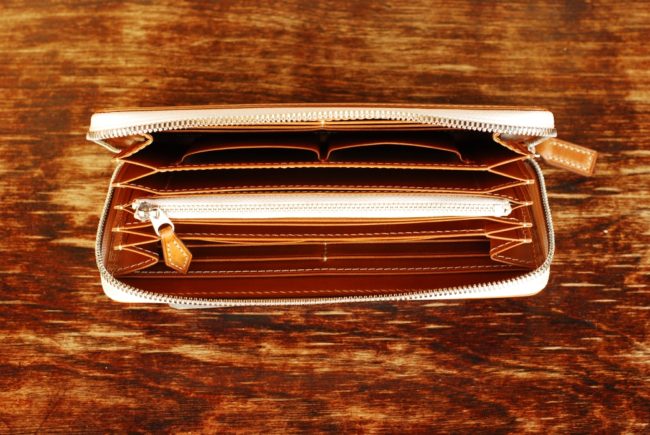 ブッテーロ：革色キャメル　『ラウンドファスナー財布』